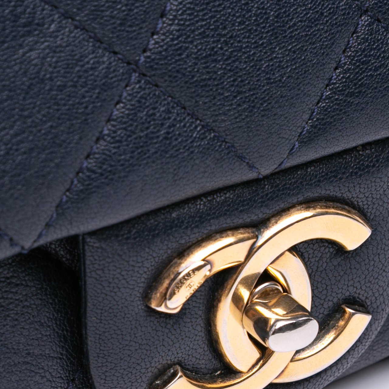 Chanel Paris Rome Large Sheepskin Trapezio Flap Blauw