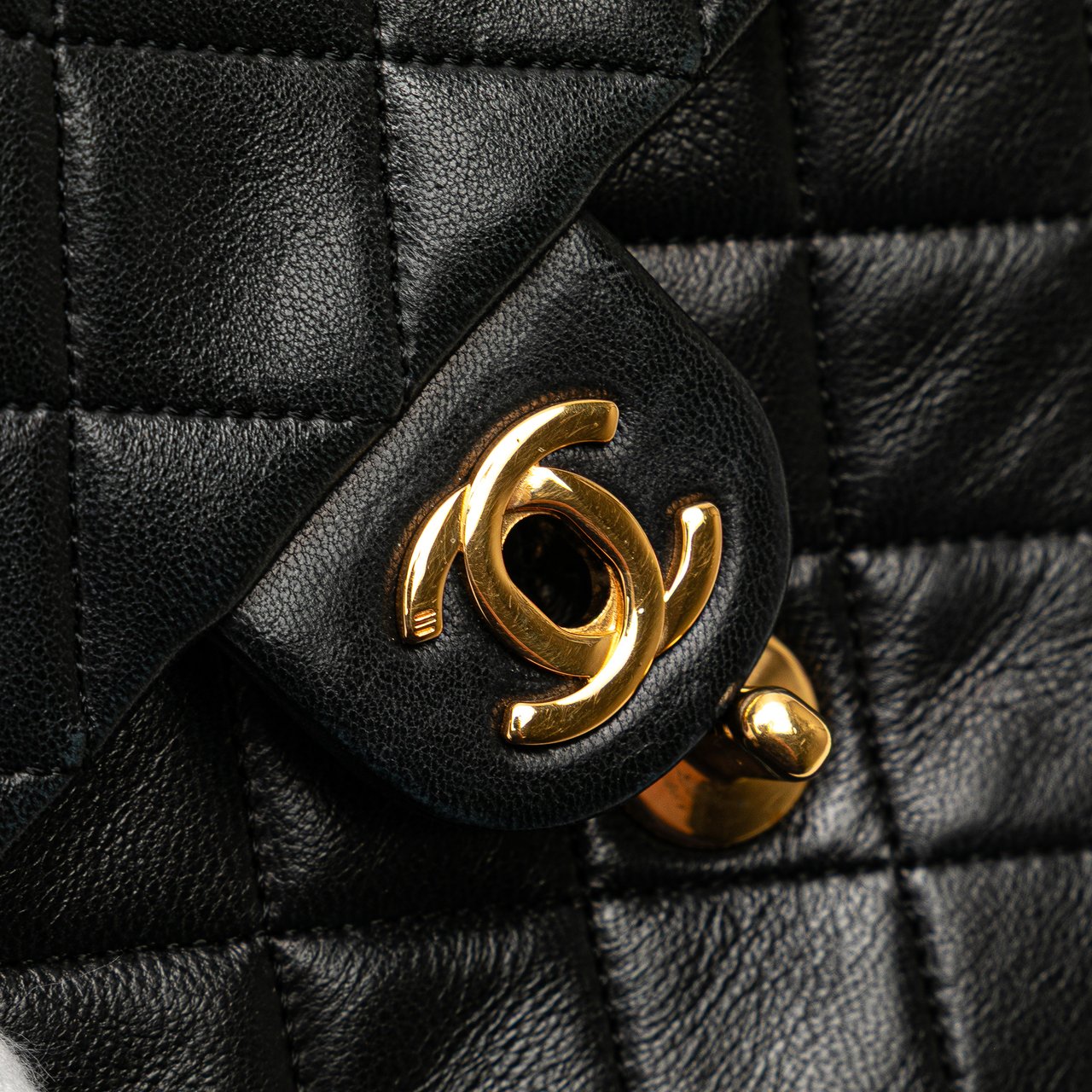 Chanel Small Square Quilted Lambskin Flap Zwart