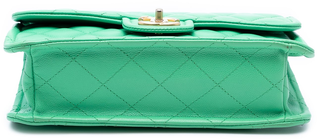 Chanel Medium Quilted Caviar Sweet Flap Groen