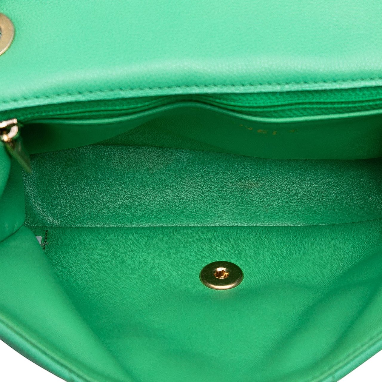 Chanel Medium Quilted Caviar Sweet Flap Groen