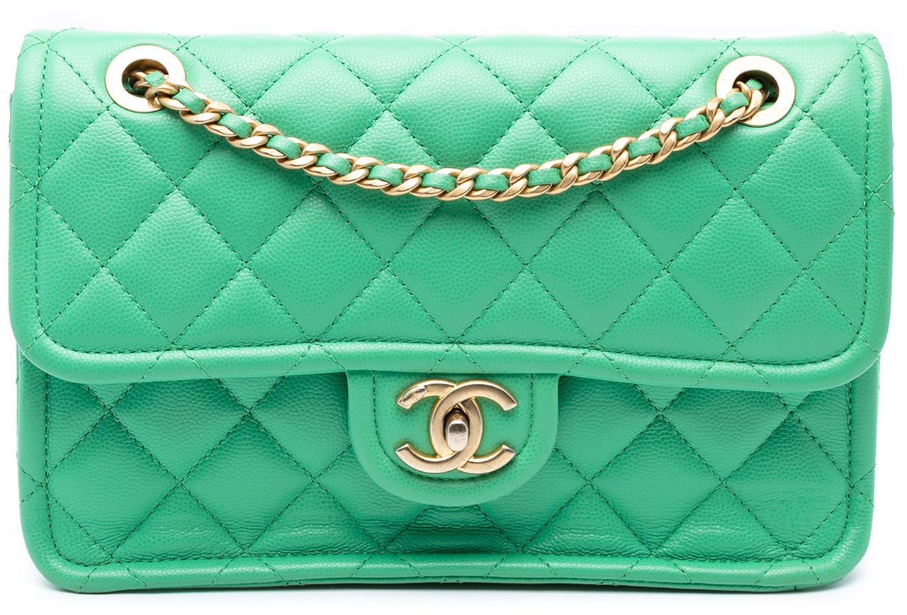 Chanel Medium Quilted Caviar Sweet Flap Groen