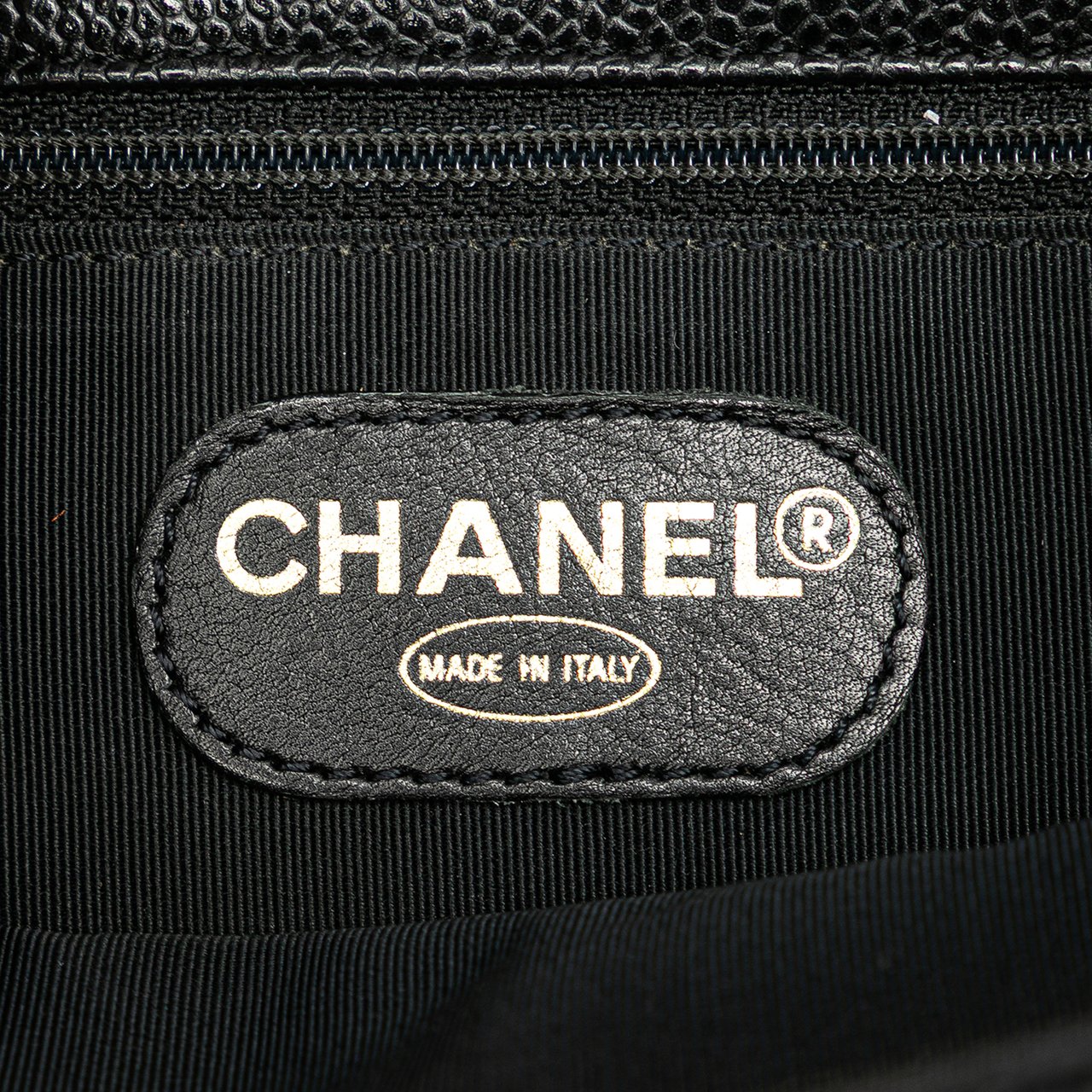 Chanel CC Caviar Wood Top Handle Tote Zwart