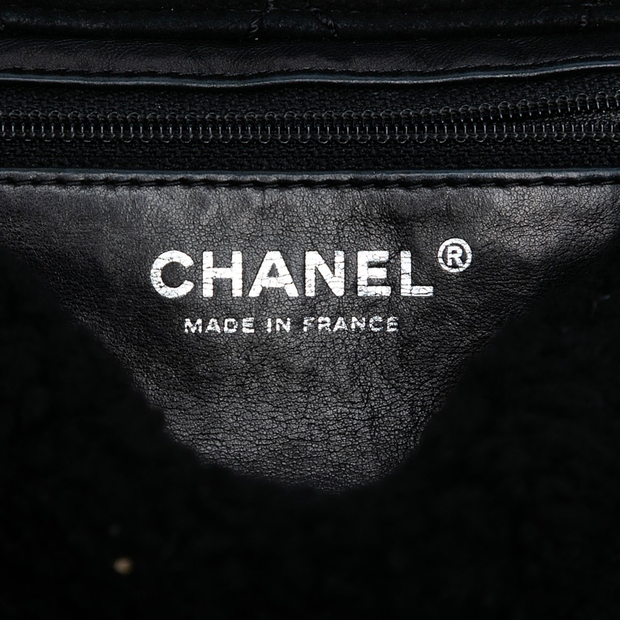 Chanel Medium Shearling Pearl Studded Flap Zwart