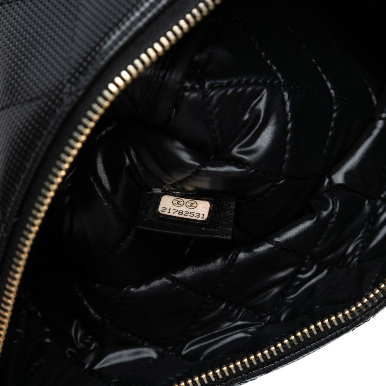 Chanel Medium Quilted Calfskin Pixel Effect O Case Clutch Zwart