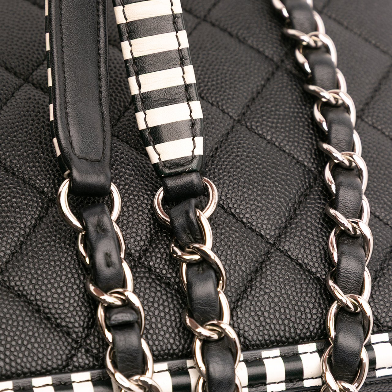 Chanel Small Caviar Striped CC Filigree Vanity Case Zwart