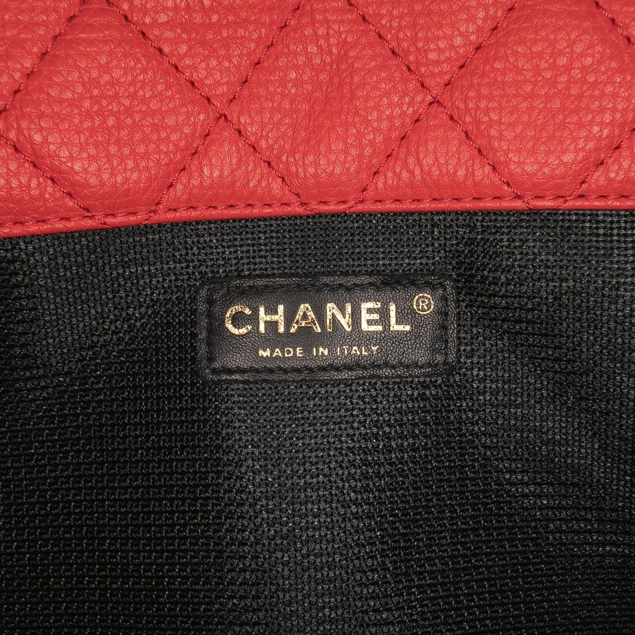 Chanel XXL Quilted Calfskin Travel Flap Rood