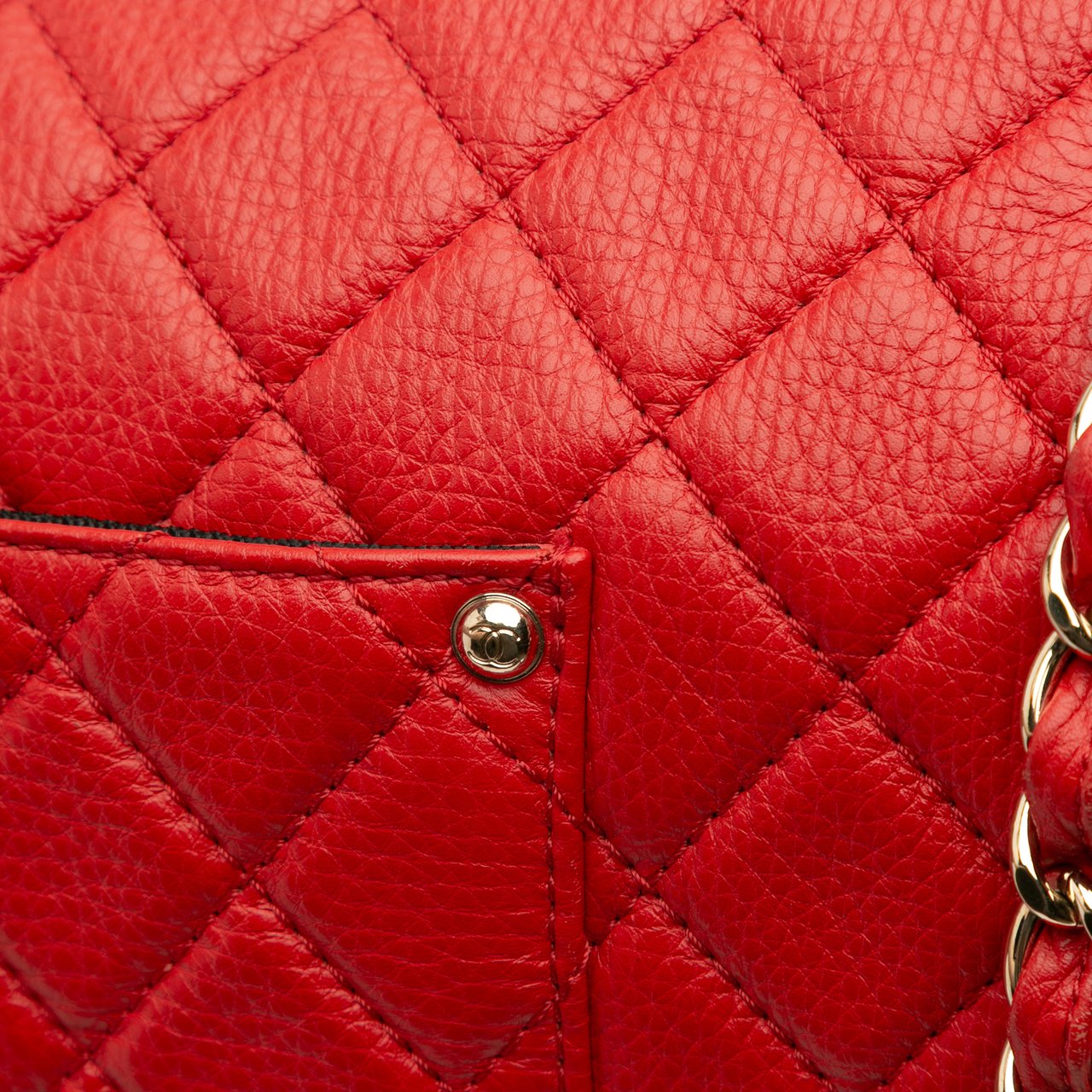 Chanel XXL Quilted Calfskin Travel Flap Rood