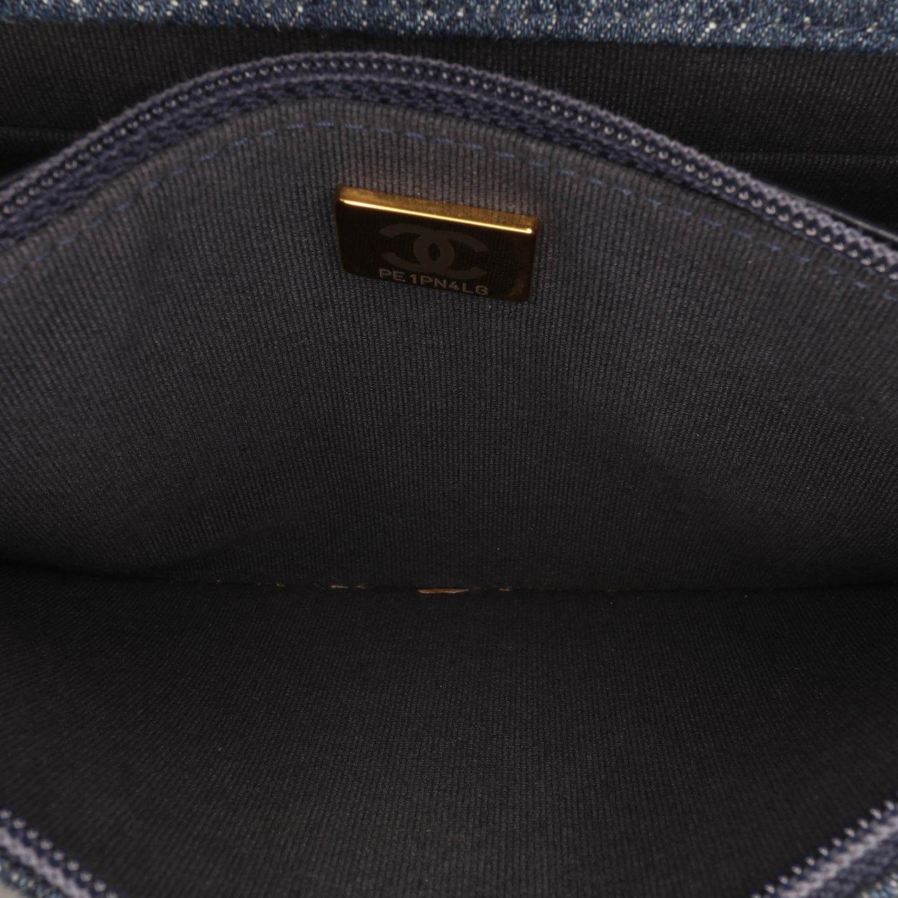 Chanel Denim 19 Flap Wallet On Chain Blauw