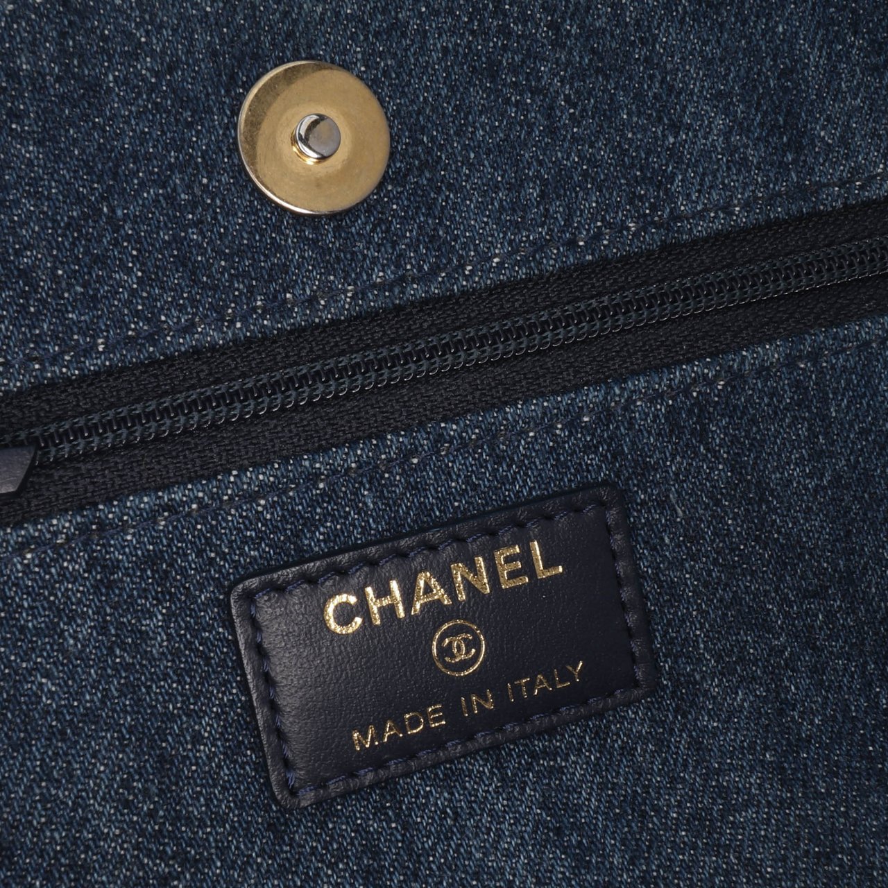 Chanel Denim 19 Flap Wallet On Chain Blauw