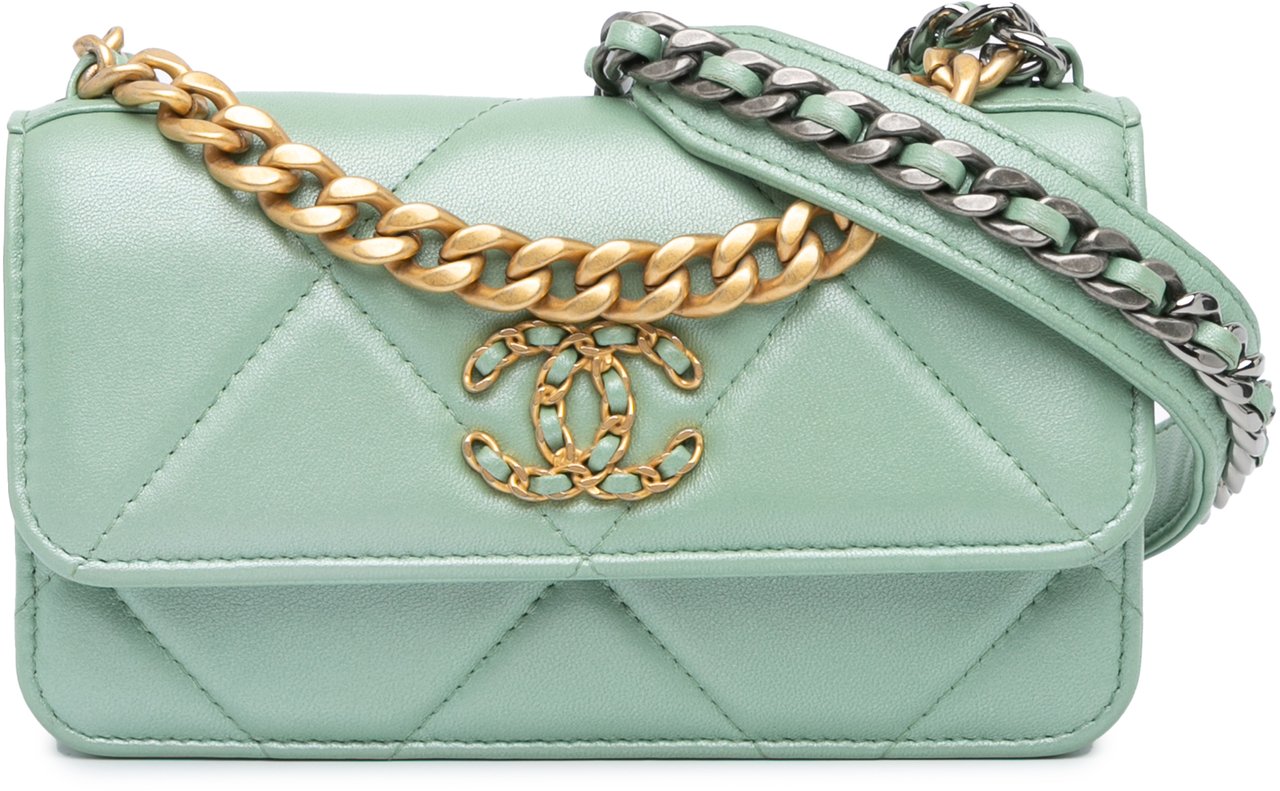 Chanel Quilted Lambskin 19 Wallet on Chain Groen