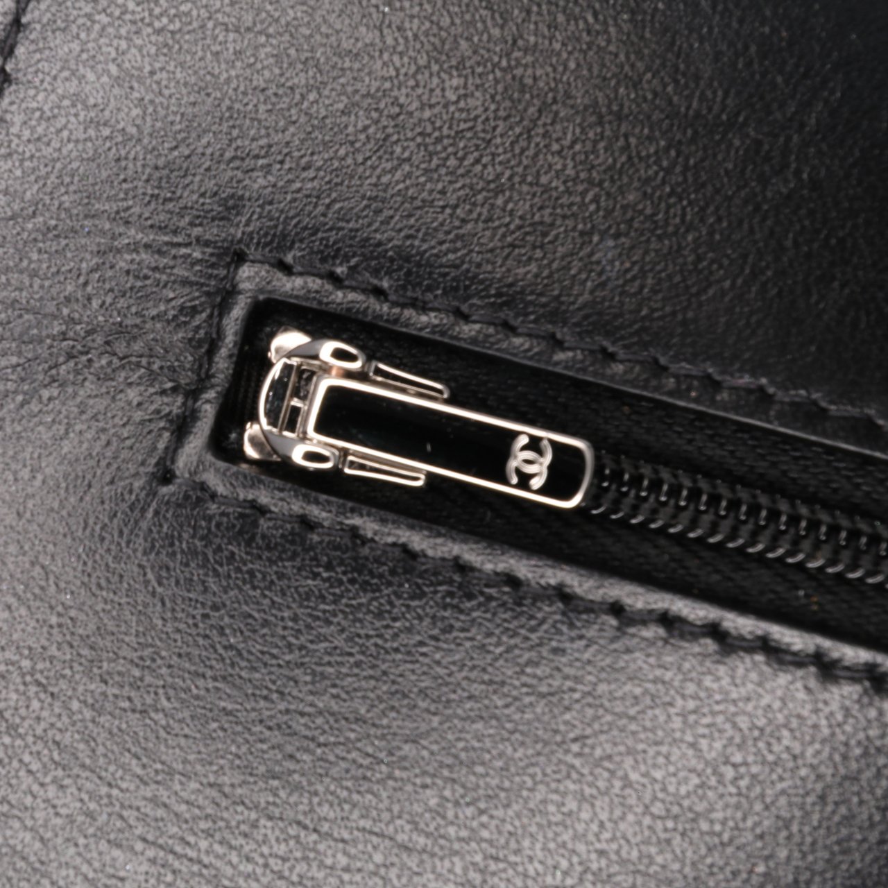 Chanel Quilted Suede Cocostellar Wallet on Chain Zwart