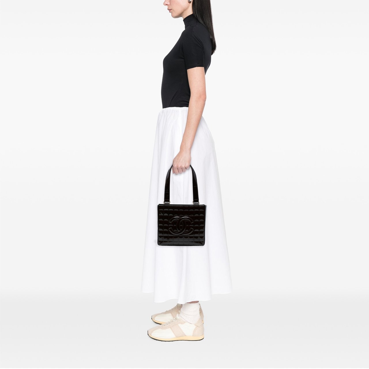 Chanel CC Chocolate Bar Patent Shoulder Bag Bruin