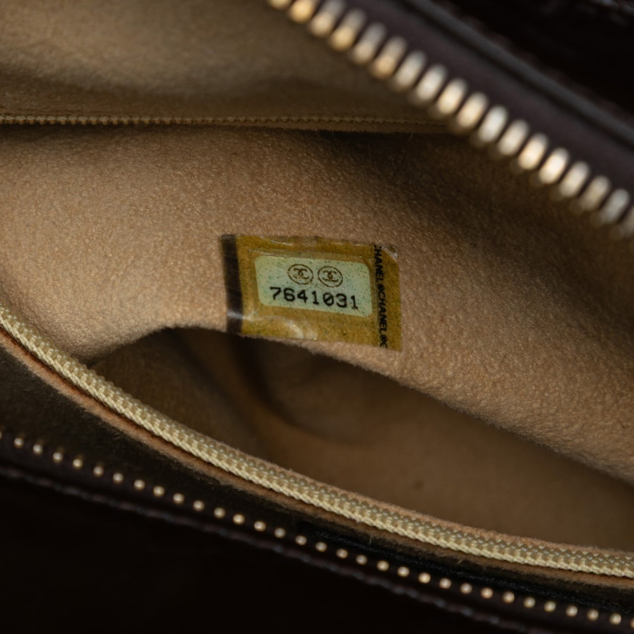 Chanel CC Chocolate Bar Patent Shoulder Bag Bruin