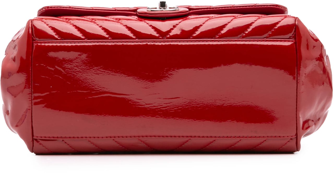 Chanel CC Chevron Patent Accordion Single Flap Rood