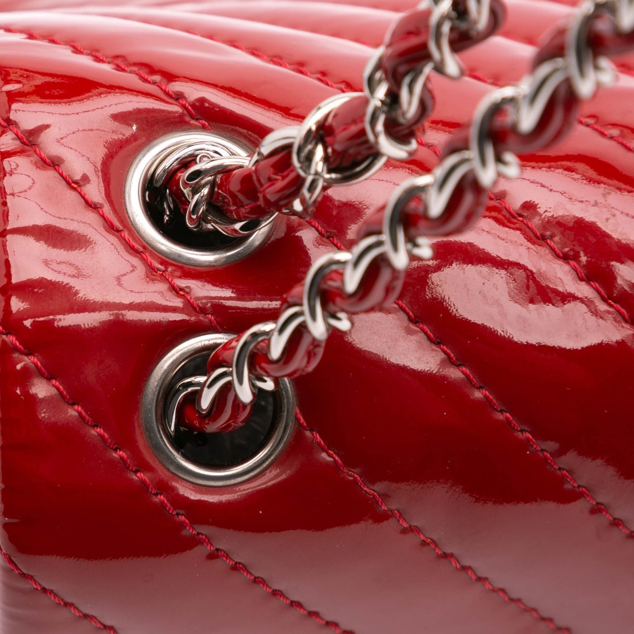 Chanel CC Chevron Patent Accordion Single Flap Rood