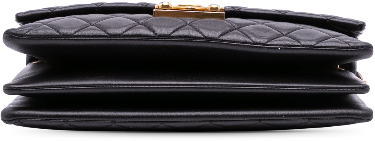 Chanel Quilted Lambskin Pagoda Accordion Flap Zwart