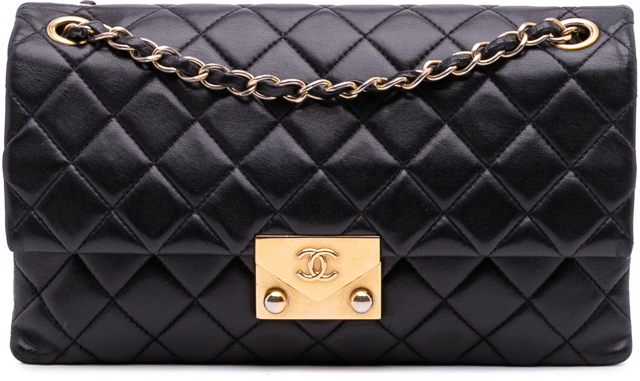 Chanel Quilted Lambskin Pagoda Accordion Flap Zwart
