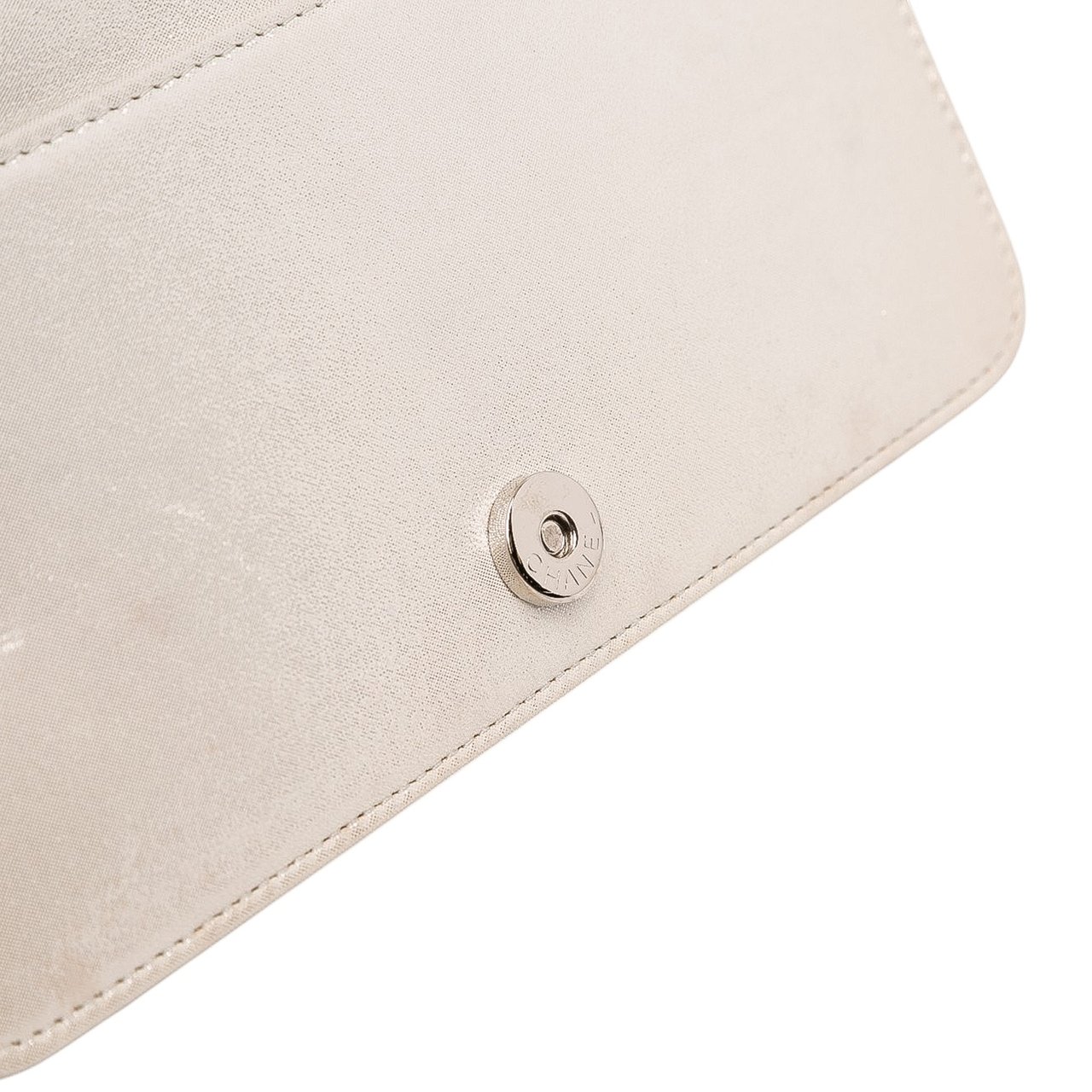 Chanel Metallic Lambskin Star Embossed Wallet On Chain Zilver