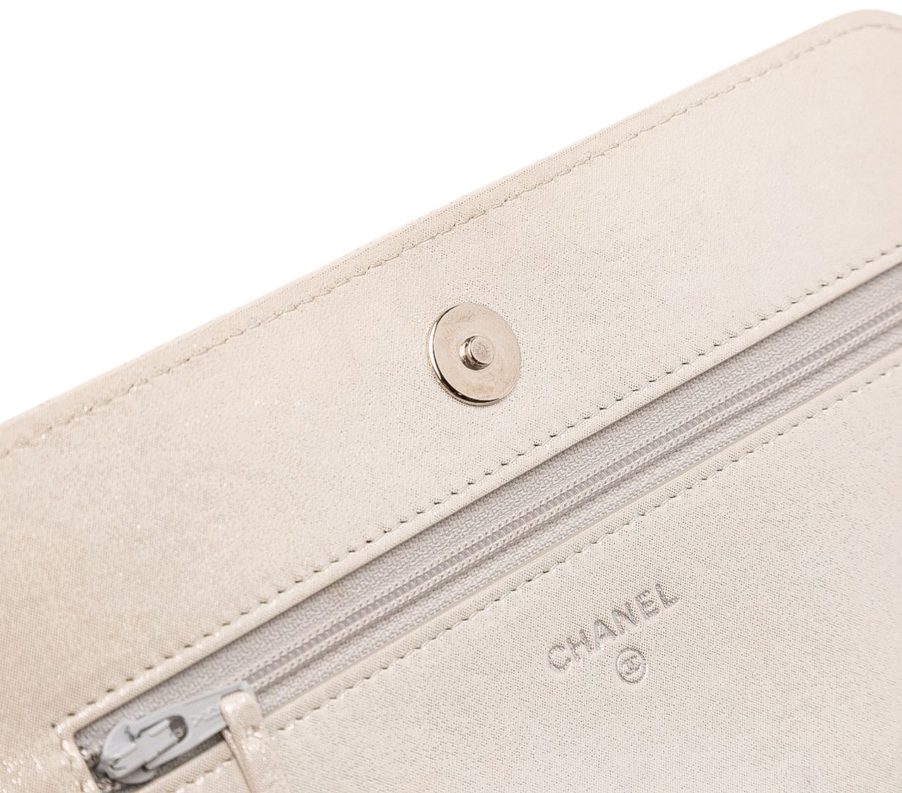 Chanel Metallic Lambskin Star Embossed Wallet On Chain Zilver