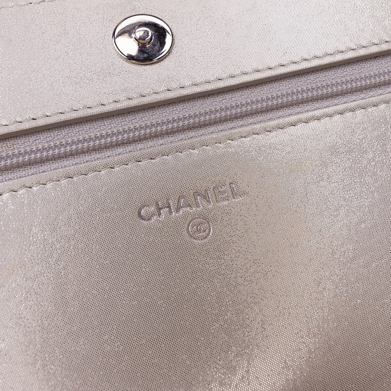 Chanel Metallic Lambskin Star Embossed Wallet On Chain Zilver