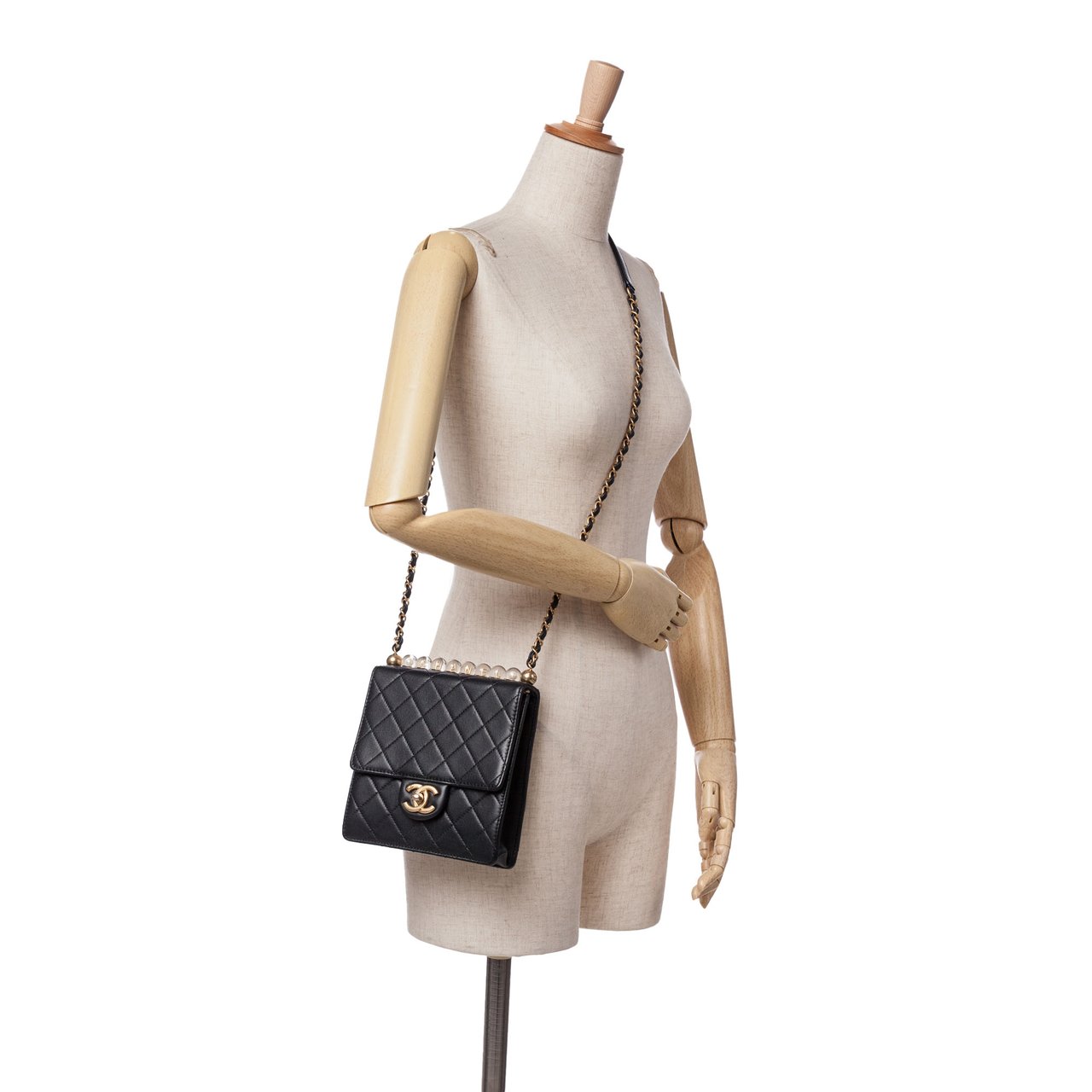 Chanel Small Lambskin Chic Pearls Flap Zwart
