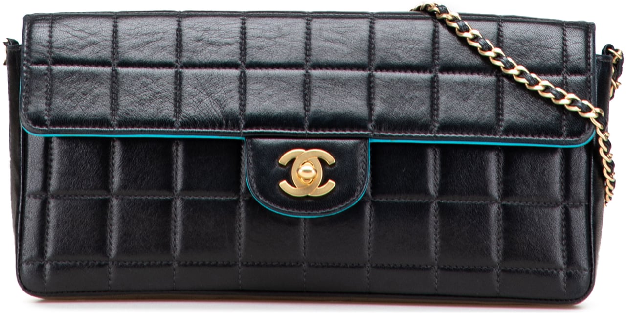 Chanel Chocolate Bar Lambskin East West Flap Zwart
