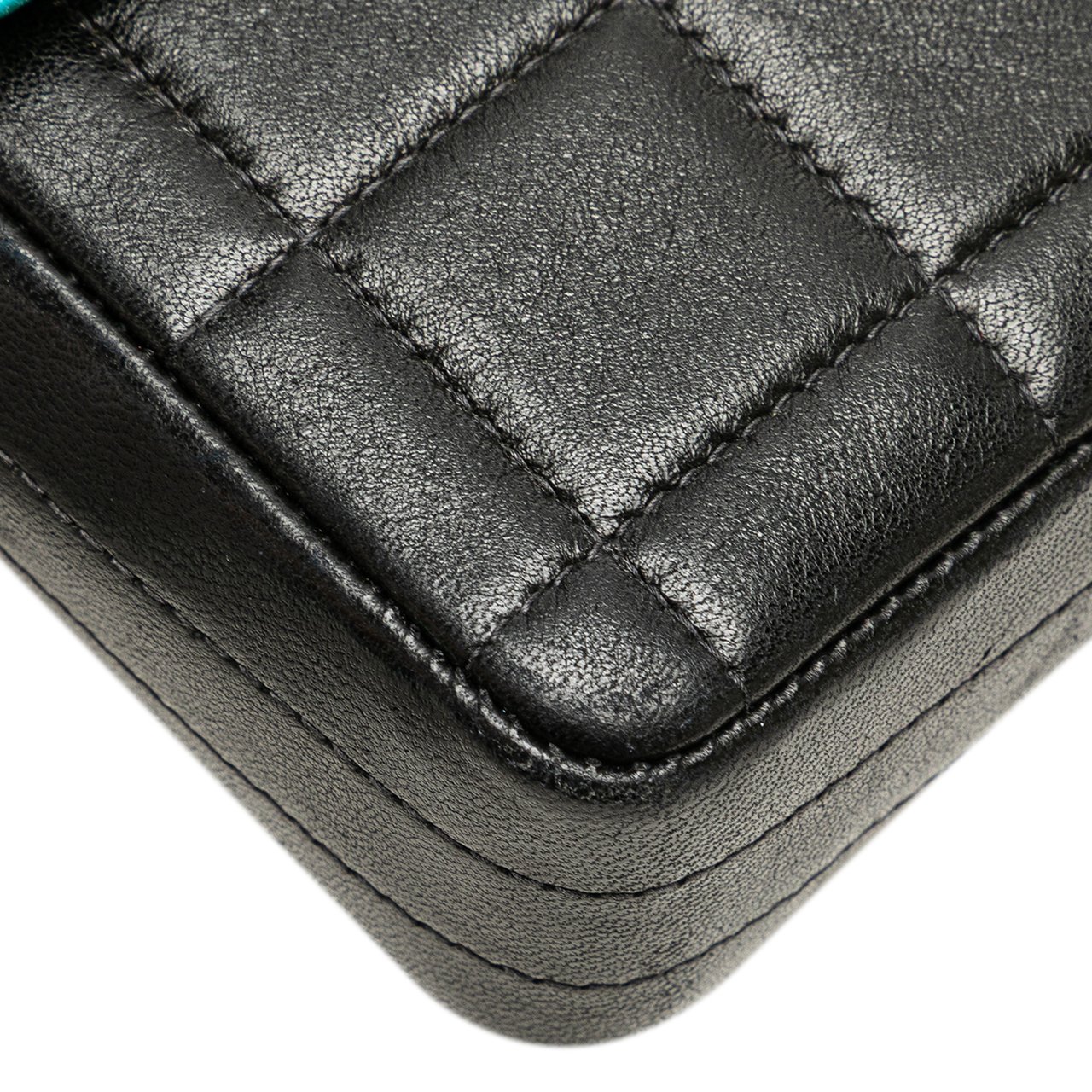 Chanel Chocolate Bar Lambskin East West Flap Zwart