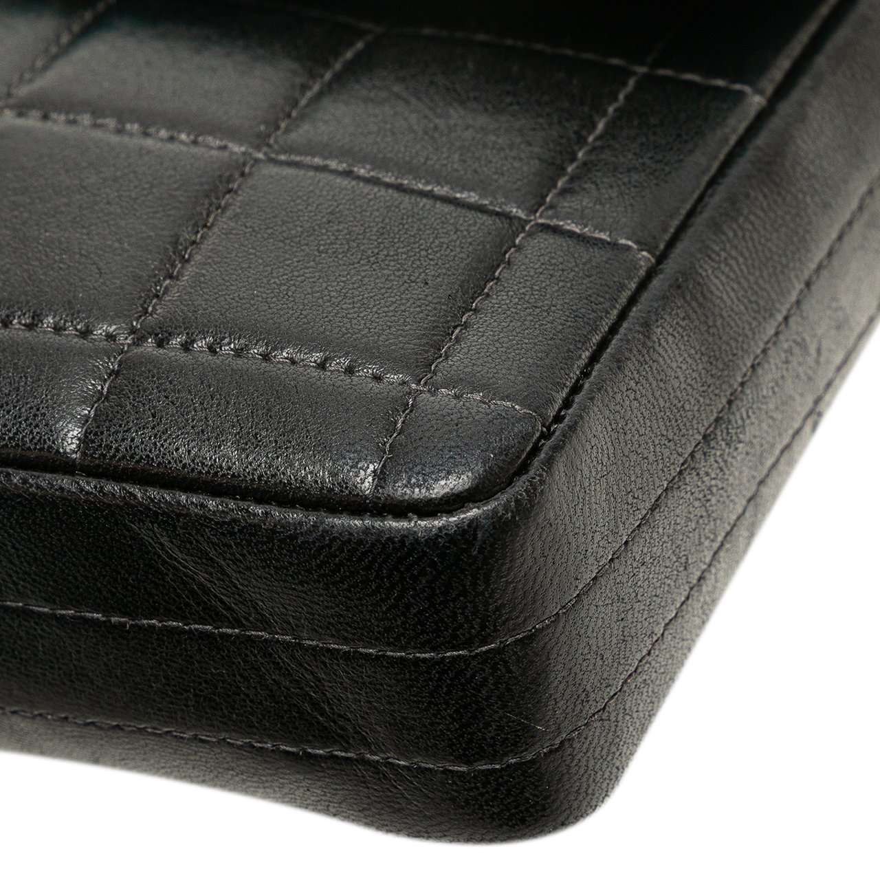 Chanel Chocolate Bar Lambskin East West Flap Zwart