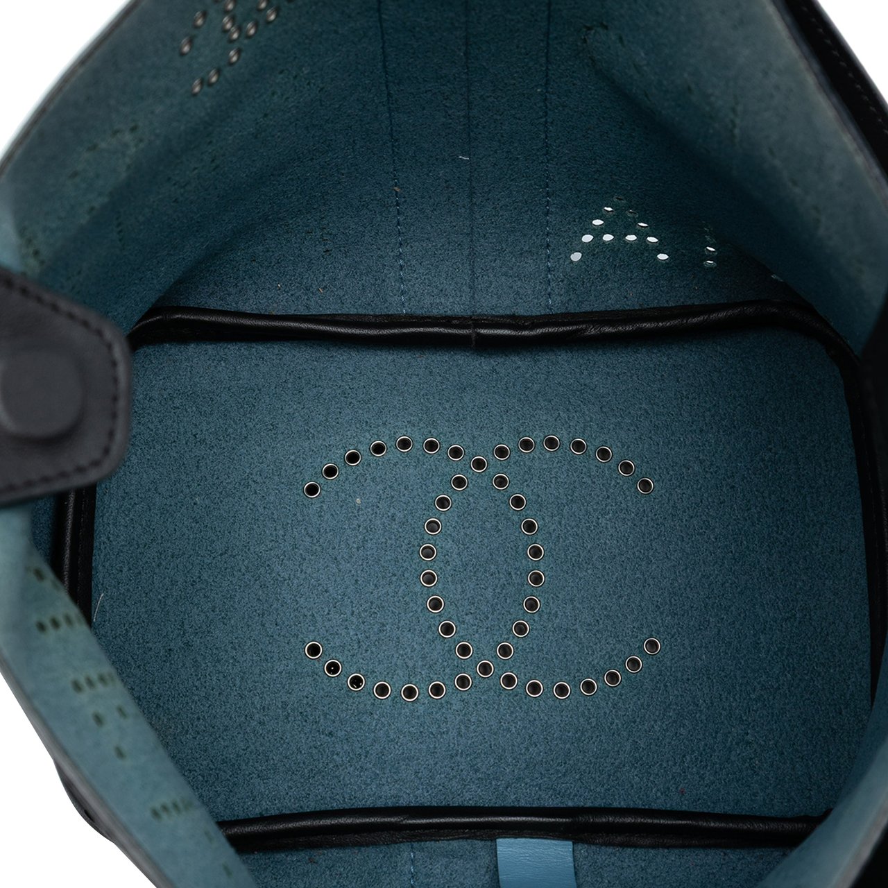 Chanel Small Perforated Calfskin Logo Eyelet Bucket Bag Zwart