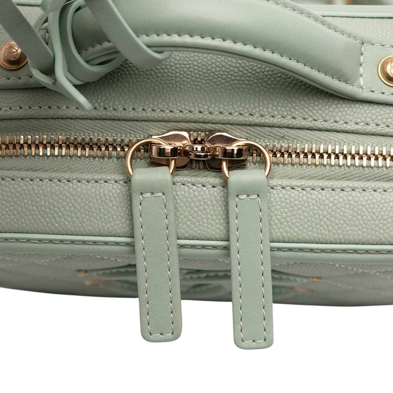 Chanel Small Caviar CC Filigree Vanity Case Groen