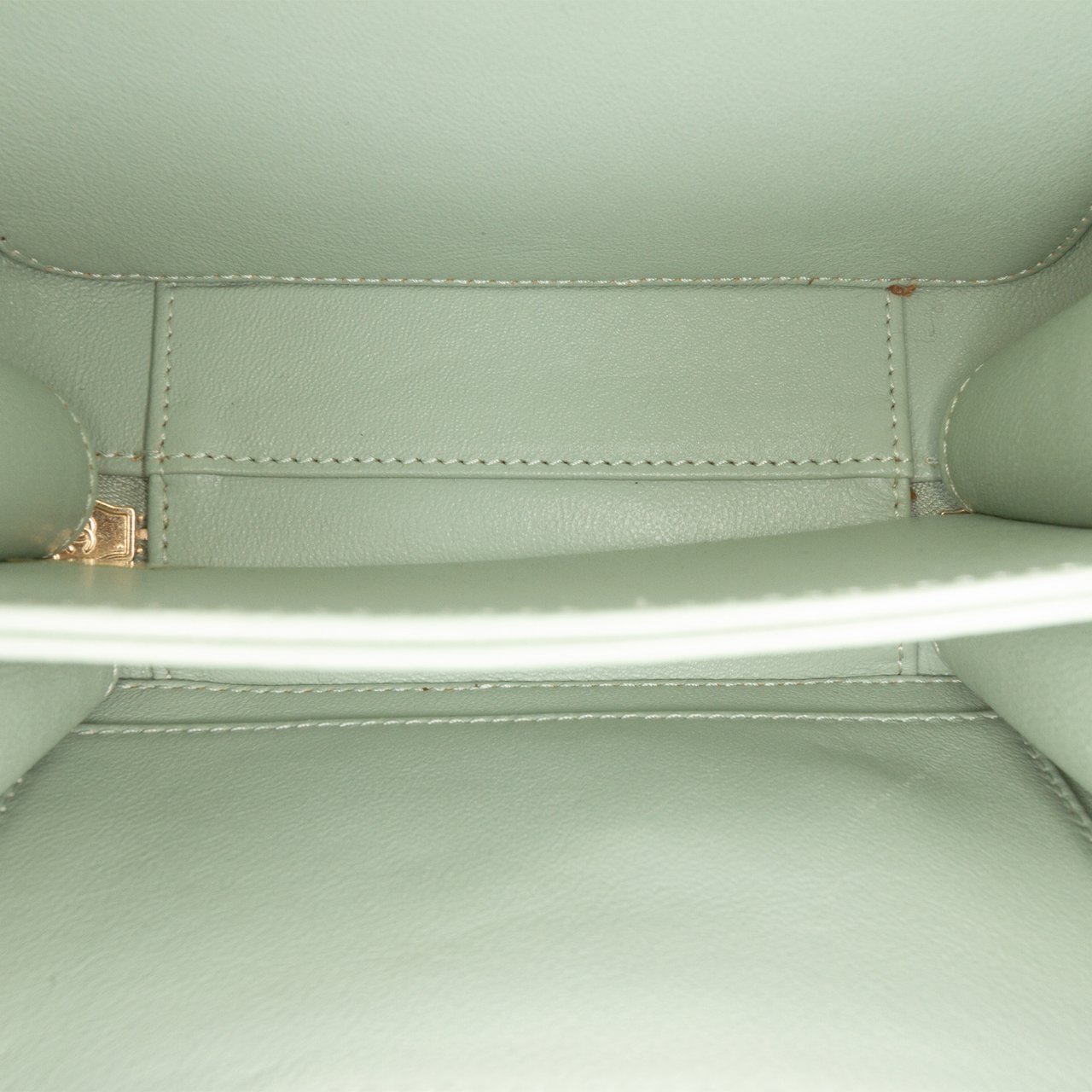 Chanel Small Caviar CC Filigree Vanity Case Groen