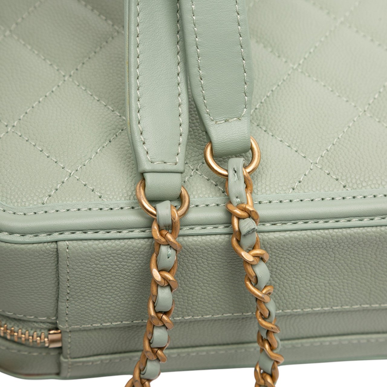 Chanel Small Caviar CC Filigree Vanity Case Groen