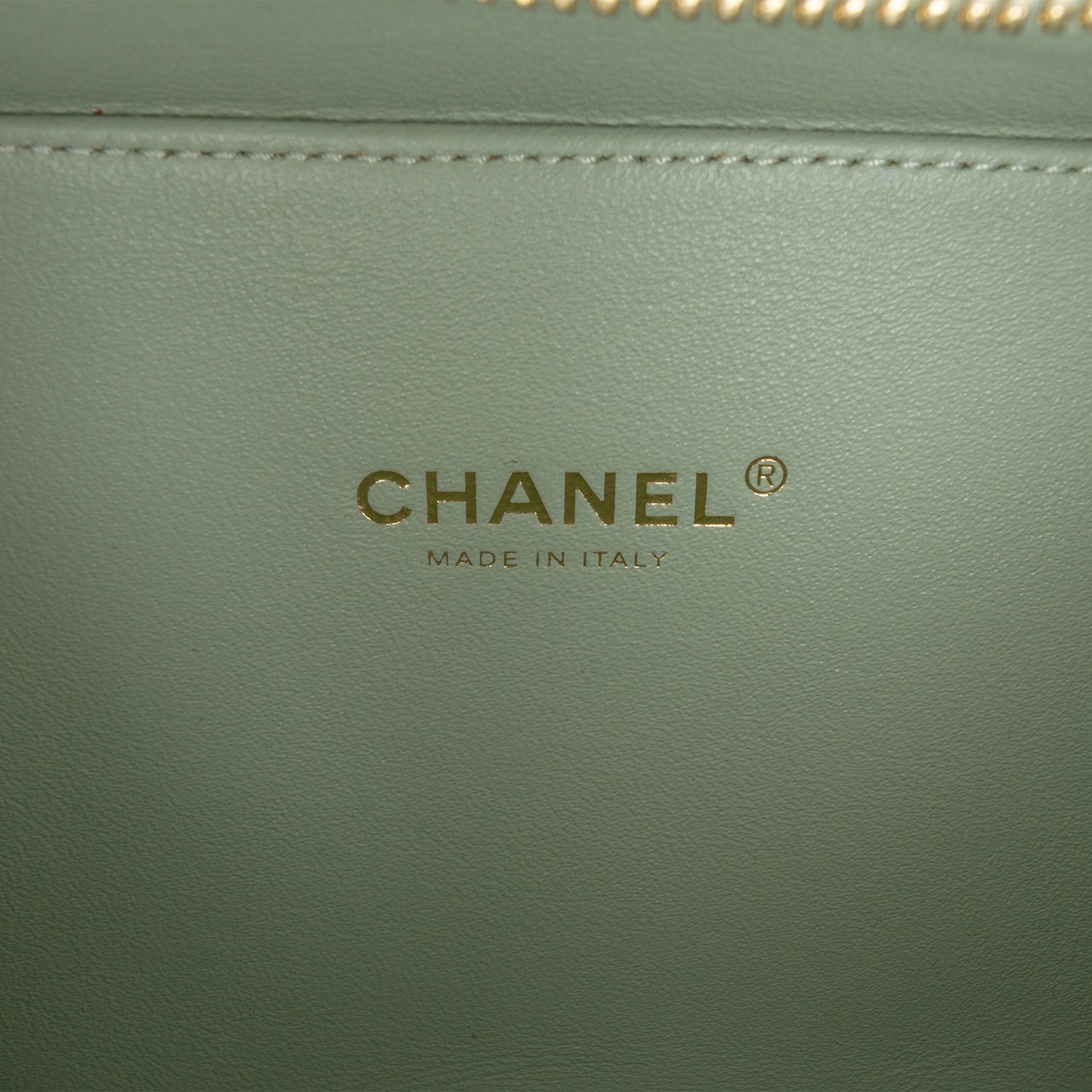 Chanel Small Caviar CC Filigree Vanity Case Groen