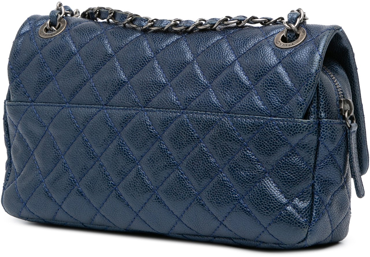 Chanel Medium Quilted Iridescent Caviar Easy Flap Blauw