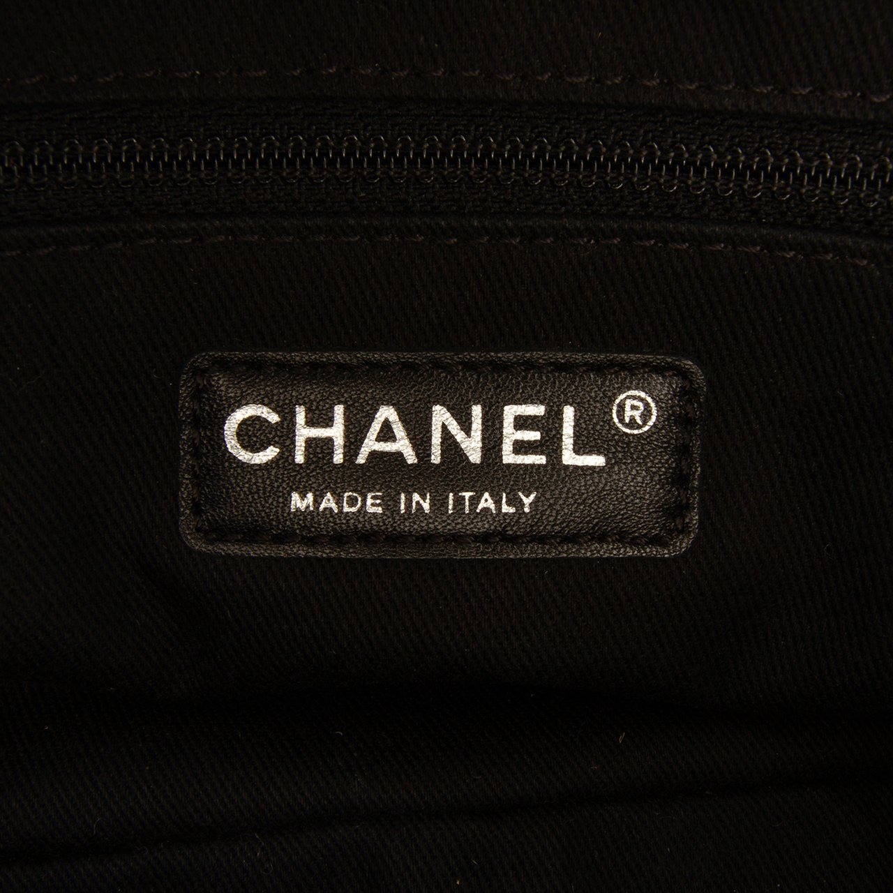 Chanel Medium Quilted Iridescent Caviar Easy Flap Blauw