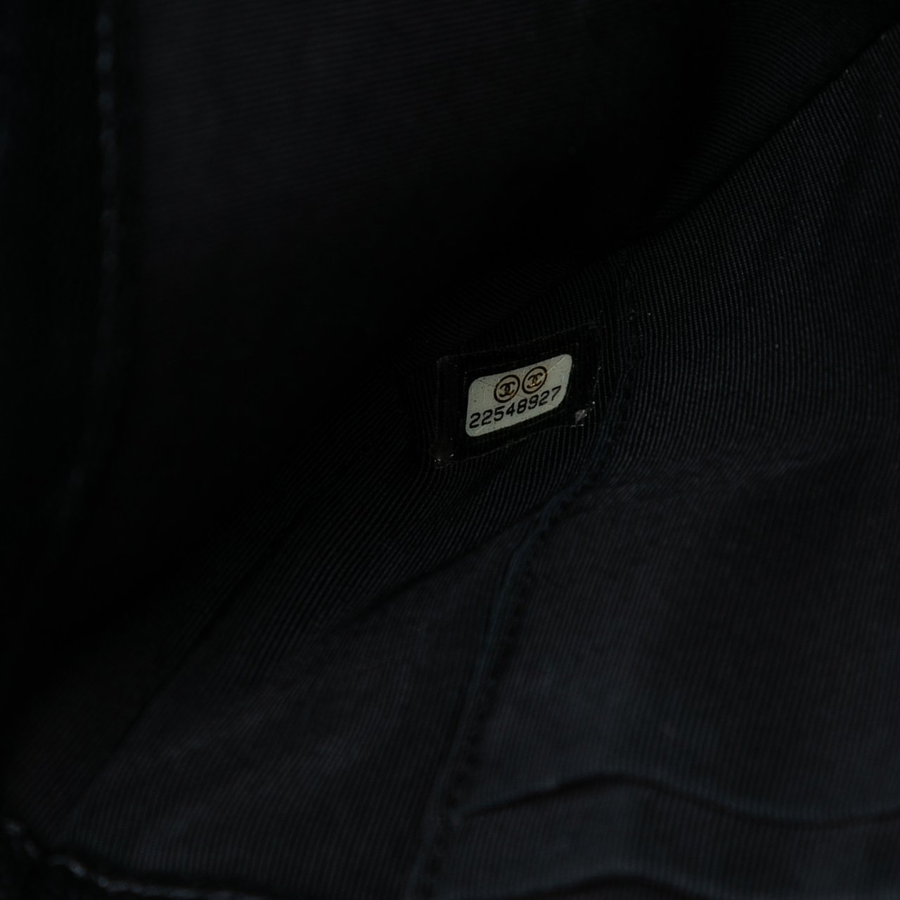 Chanel CC Chevron Caviar Zip Clutch Zwart