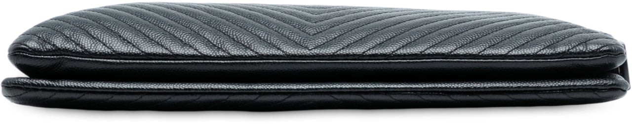 Chanel CC Chevron Caviar Zip Clutch Zwart