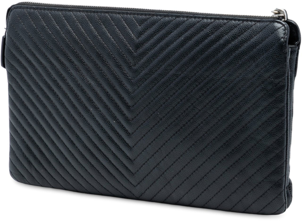 Chanel CC Chevron Caviar Zip Clutch Zwart