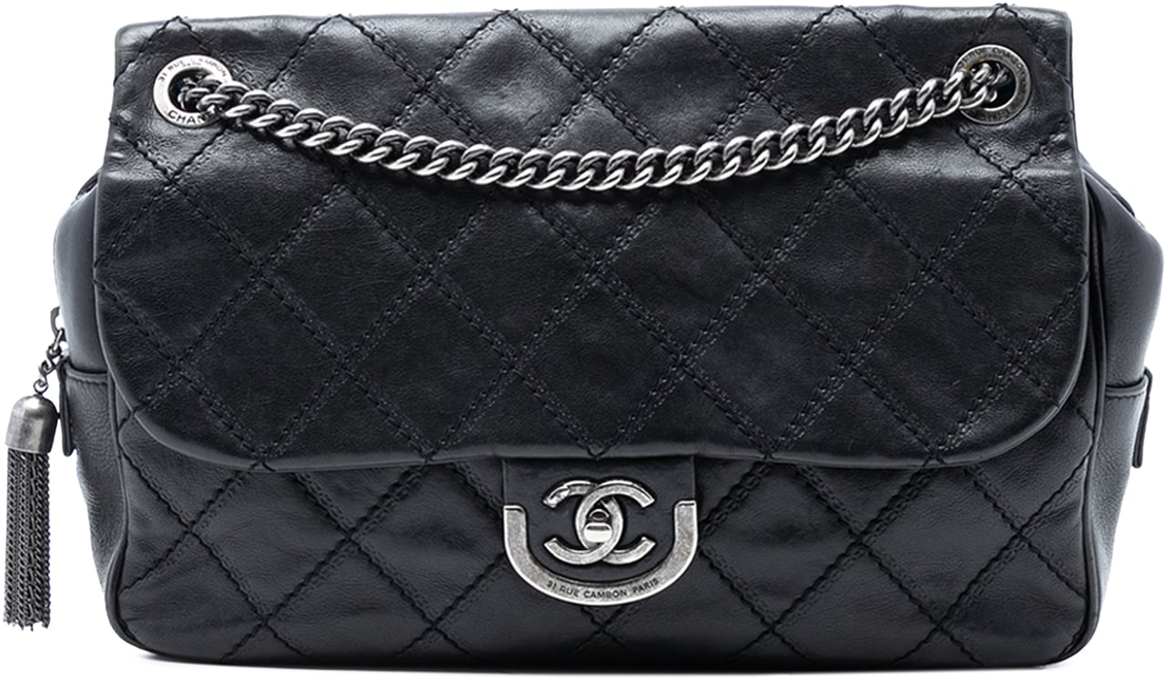 Chanel Paris Edinburgh Jumbo Quilted Calfskin Coco Sporran Flap Zwart