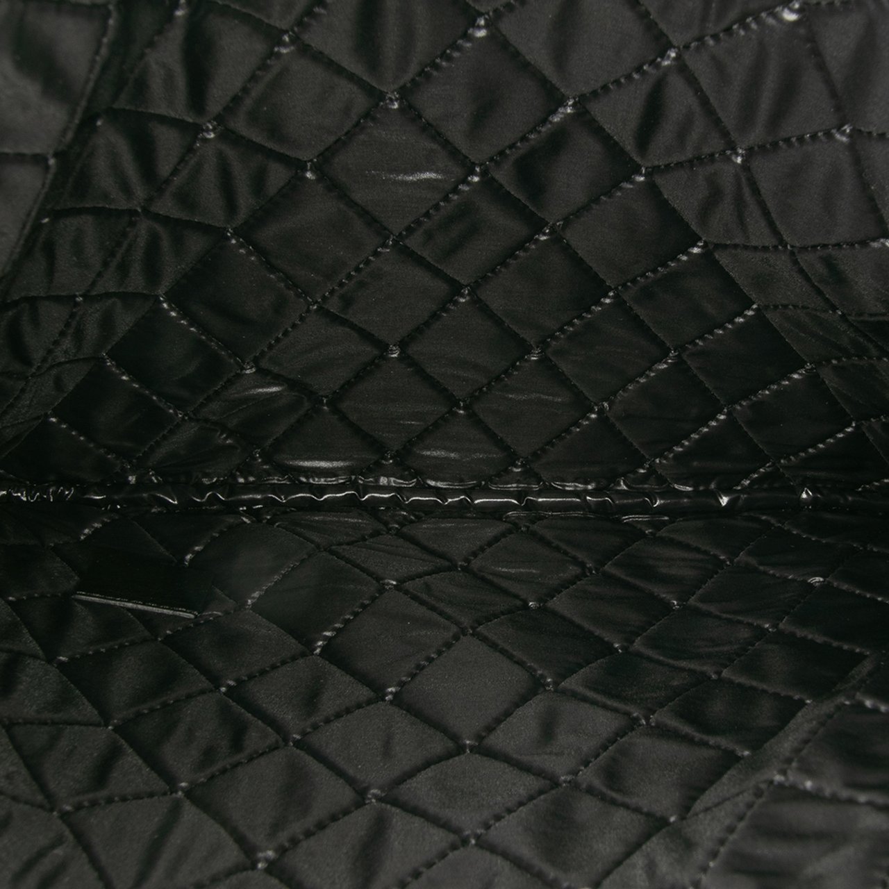 Chanel Medium Quilted Caviar O Case Clutch Zwart
