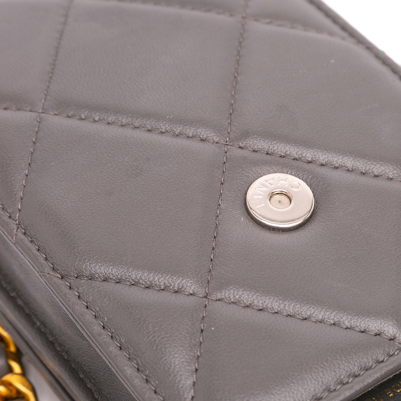 Chanel Lambskin 19 Phone Holder with Chain Grijs