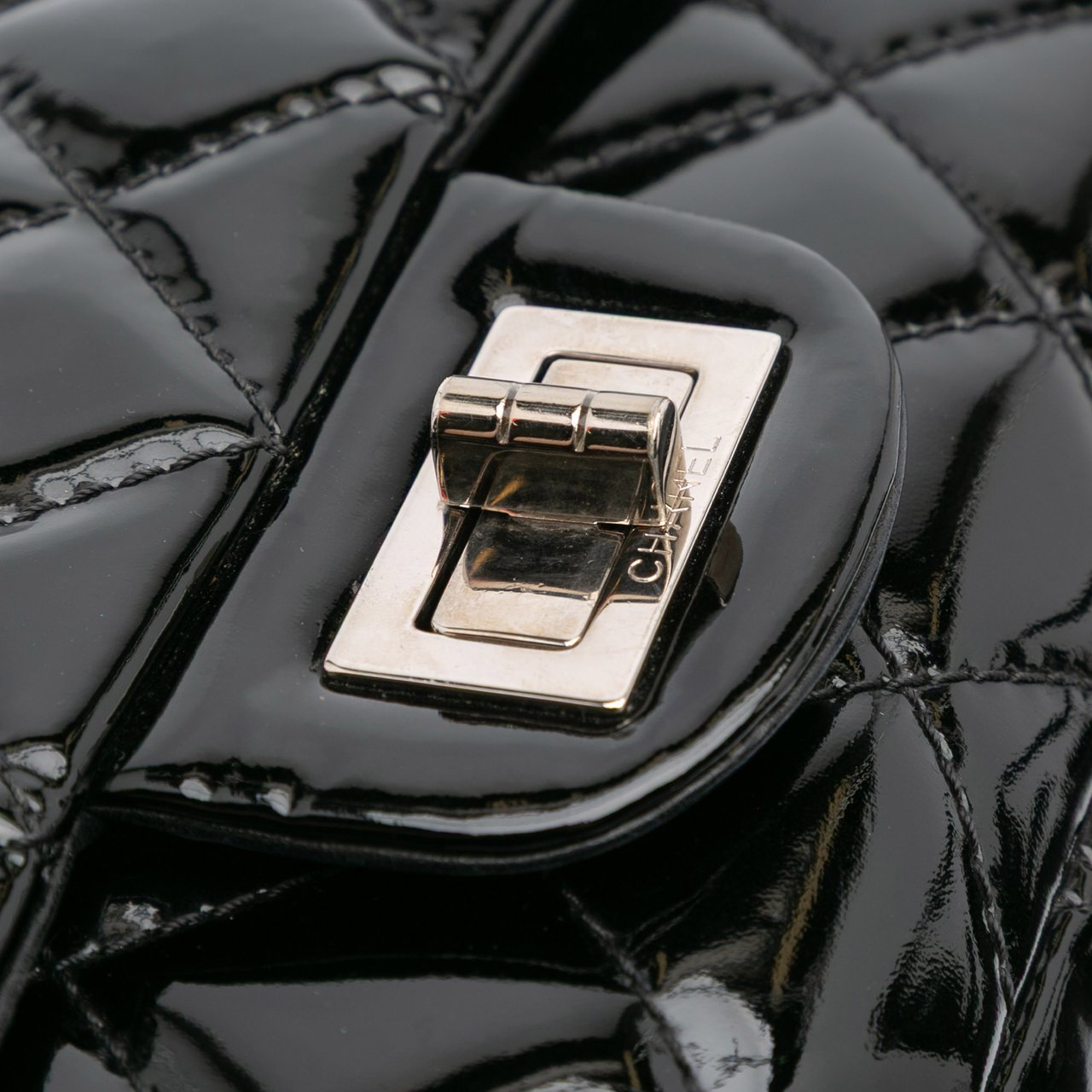 Chanel 2.55 Reissue Quilted Patent Double Flap 227 Zwart