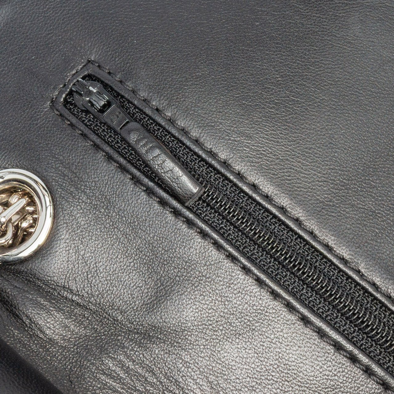Chanel 2.55 Reissue Quilted Patent Double Flap 227 Zwart
