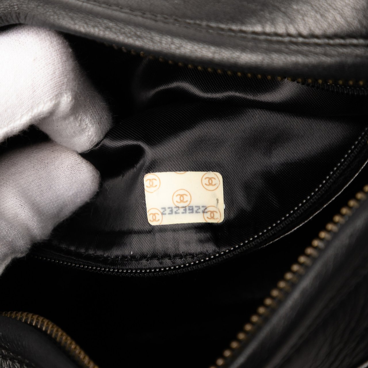 Chanel CC Quilted Lambskin Tassel Camera Bag Zwart