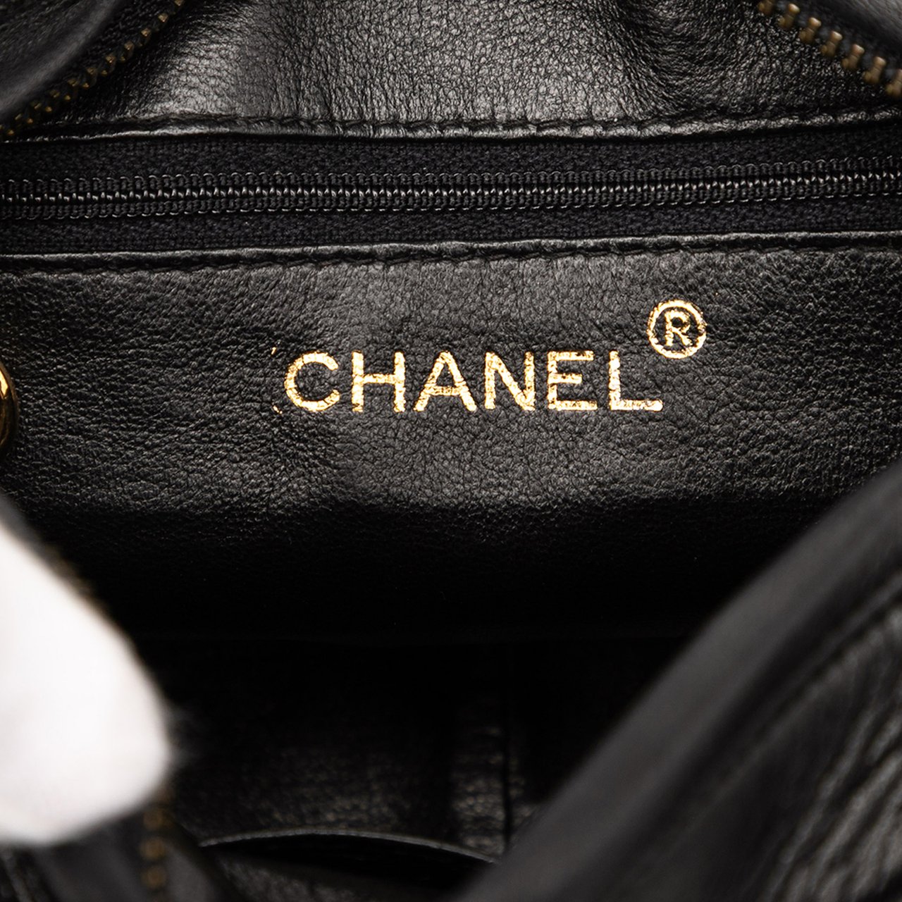 Chanel CC Quilted Lambskin Tassel Camera Bag Zwart