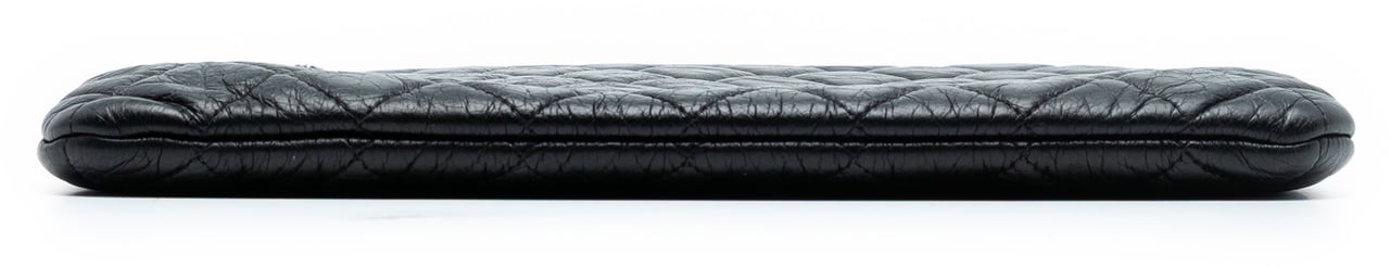 Chanel Medium Quilted Aged Calfskin Chain Tassel O Case Clutch Zwart