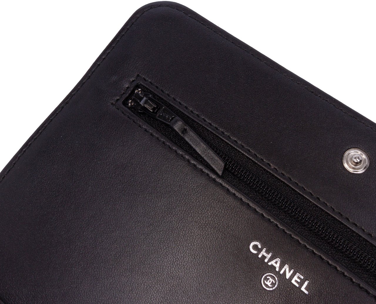 Chanel CC Embossed Lambskin Wallet On Chain Zwart