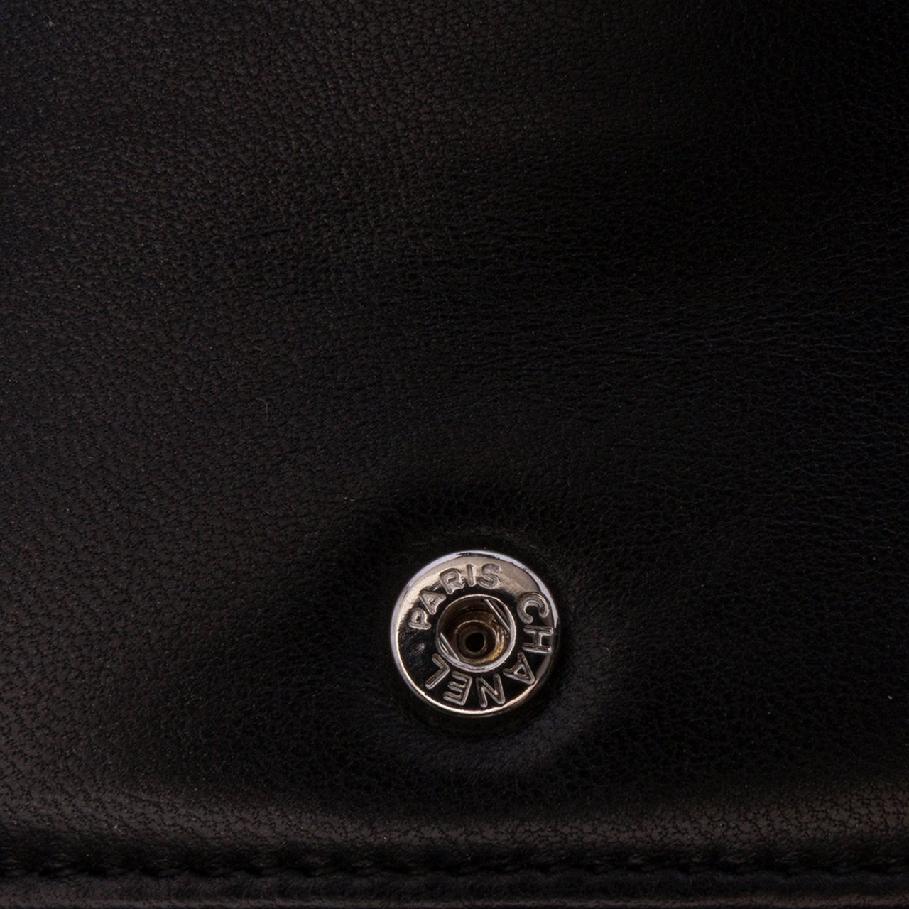 Chanel CC Embossed Lambskin Wallet On Chain Zwart
