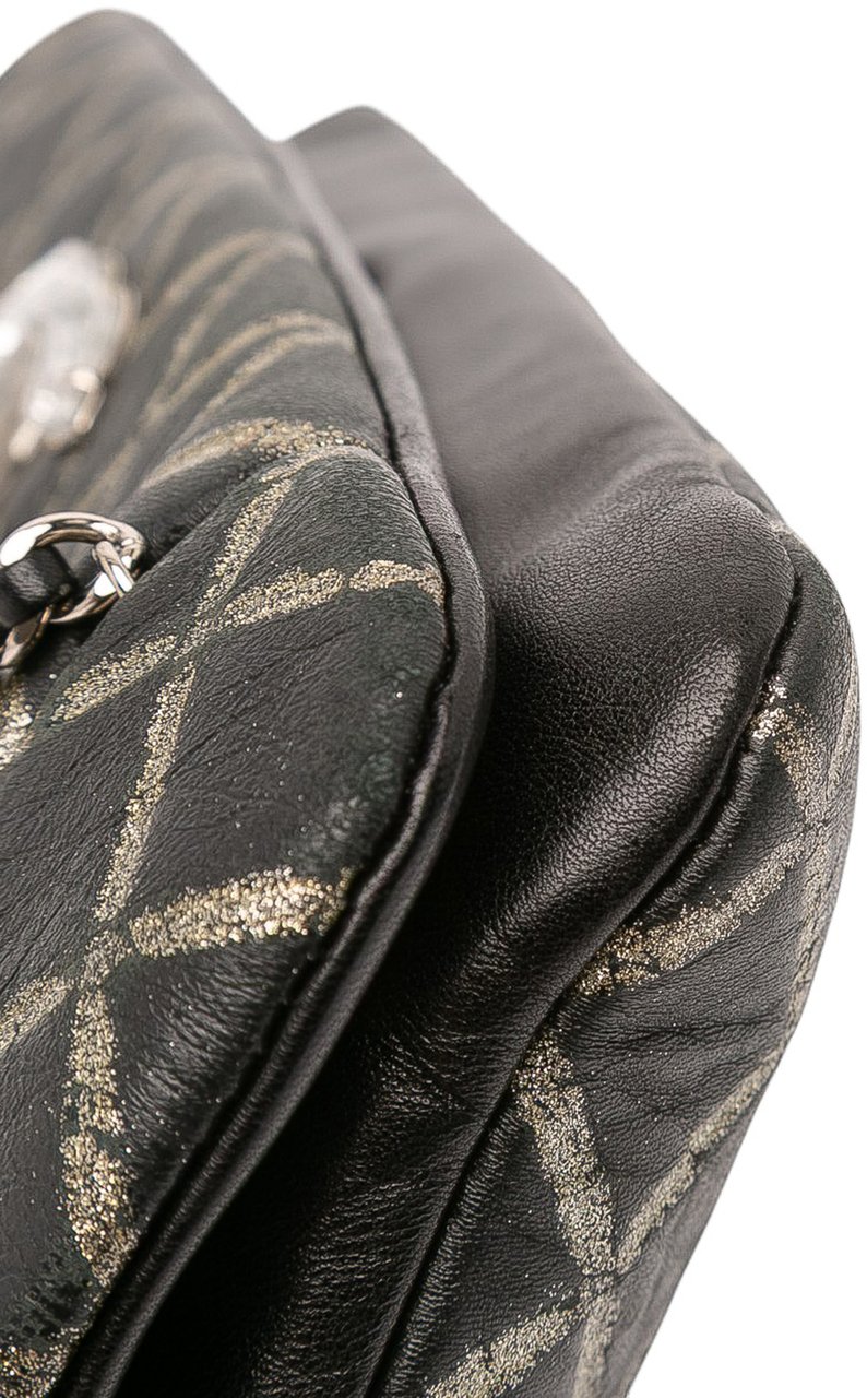 Chanel Quilted Metallic Distressed Lambskin CC Crystal Flap Zwart