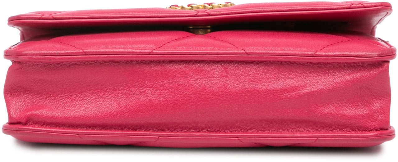 Chanel Quilted Lambskin 19 Wallet on Chain Roze